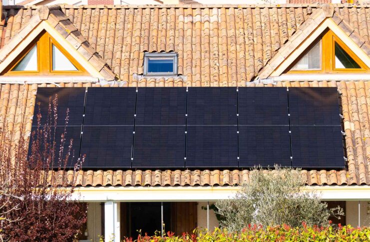 Acumuladores solares: qué son, cómo alargan el autoconsumo y cuánto duran acumuladores-solares